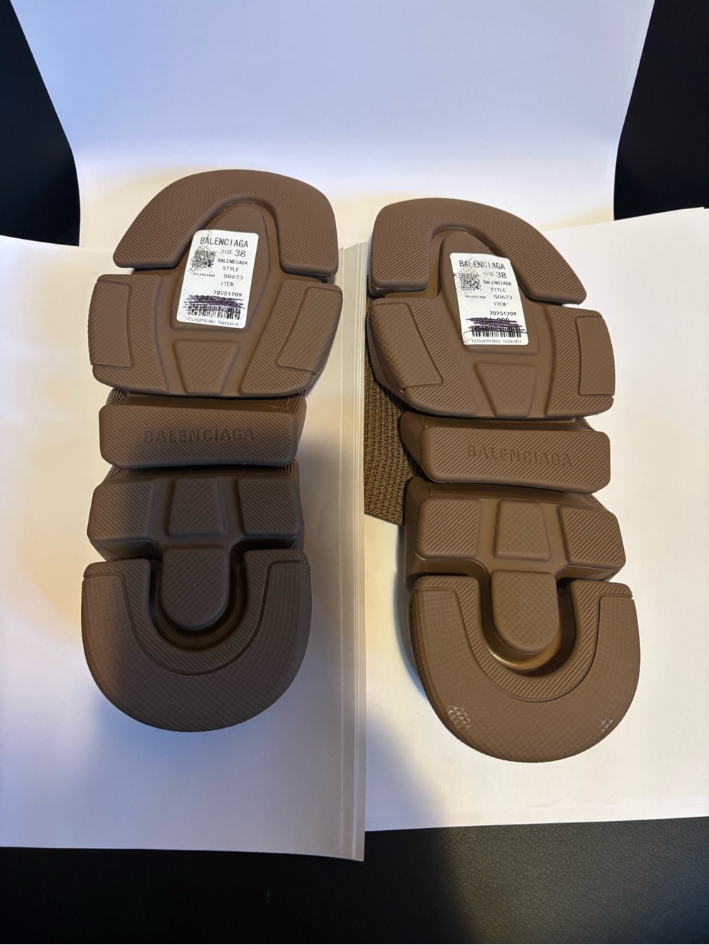 Balenciaga women’s Brown Knit Slides - Picture 6 of 8